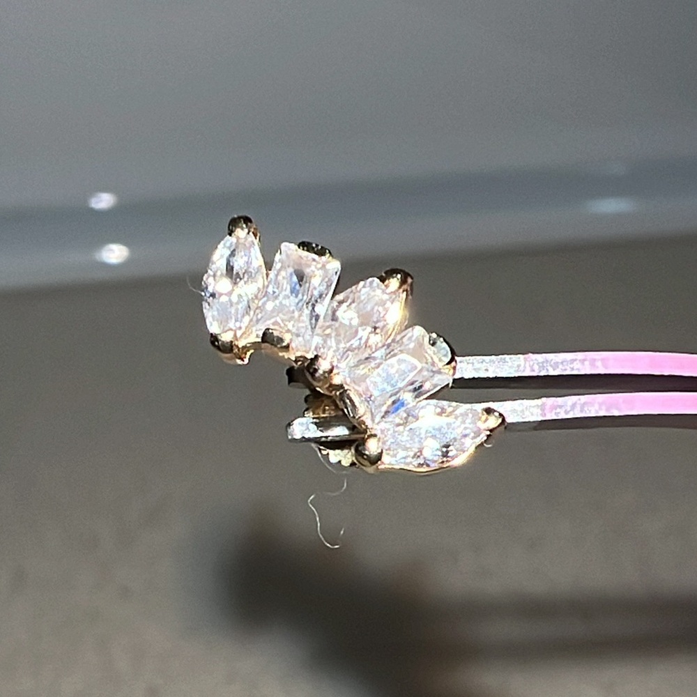 14k Yellow Gold Threaded earrings (3) - Picture 3 of 7